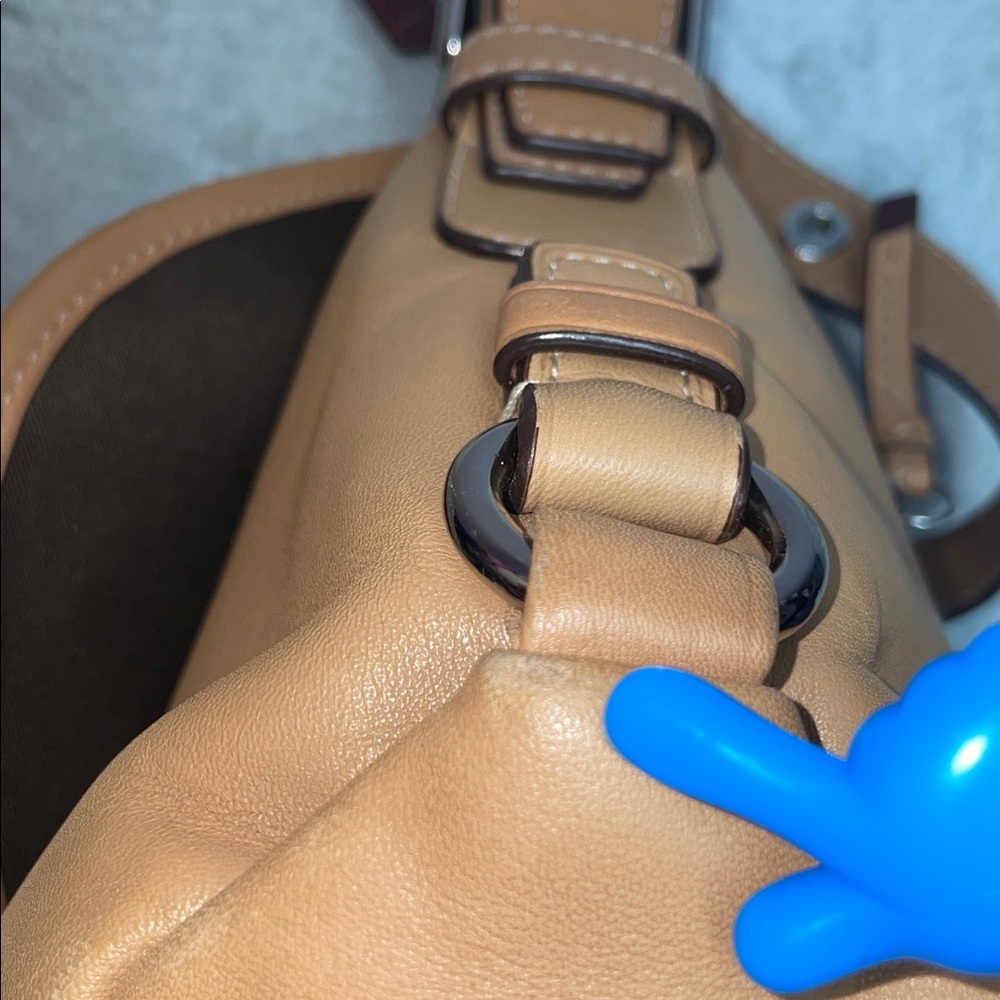 Coach ‘Legacy’ Flap Duffle Hobo - Picture 9 of 17